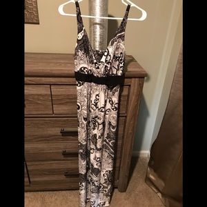 ⚡️SALE⚡️ Soma black & white paisley maxi dress